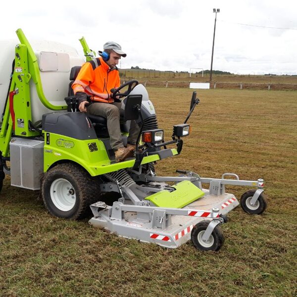 Tonte stade de foot Sarrebourg