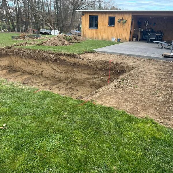 Terrassement et mise en place d'une piscine