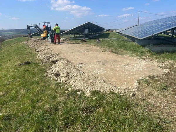 Terrassement et aménagement du chemin d'accès 